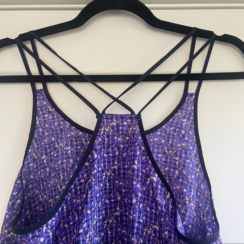 H8 I Printed Sleeveless Top with Cross Back Detail - Picture 6 of 7